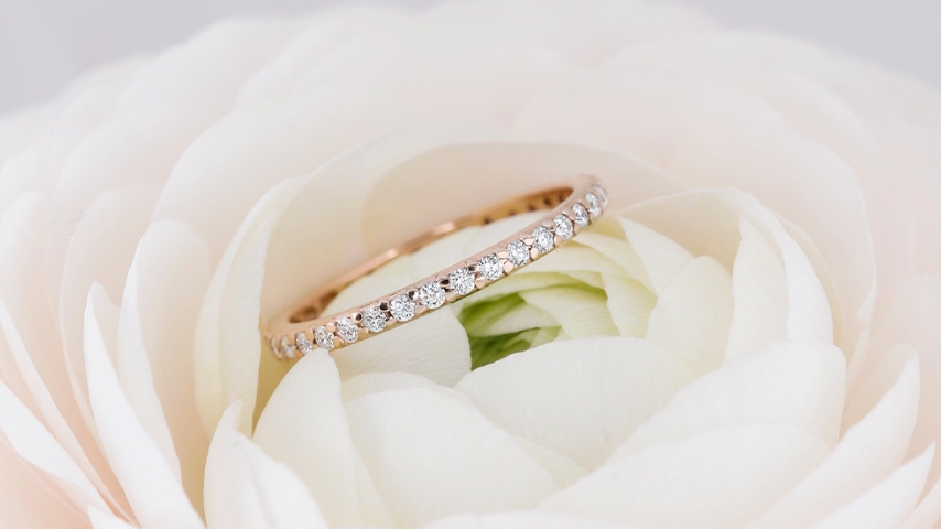 Allianssisormus, eternity ring, allianssisormus valkokulta, allianssisormus keltakulta