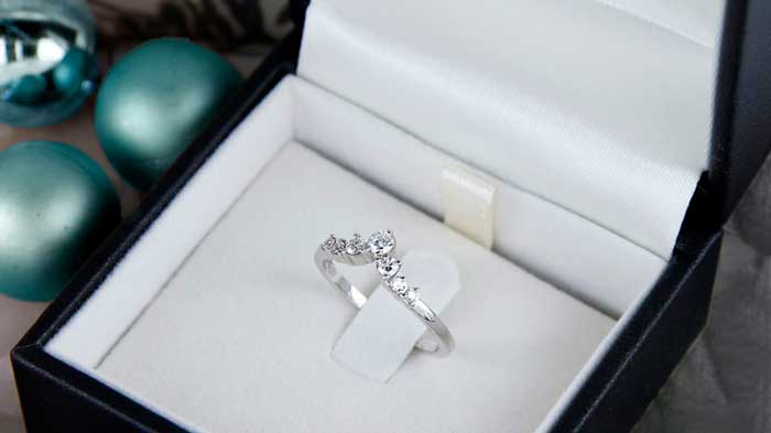 Lahjaideat kultasepänliike, korulahja, korulahja naiselle