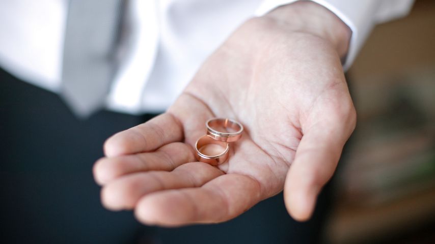 Miesten kihlasormukset, kihlasormus miehelle, miesten kihlasormus valkokulta, mies kihlasormus, kihlasormus mies, kihlasormus miehet