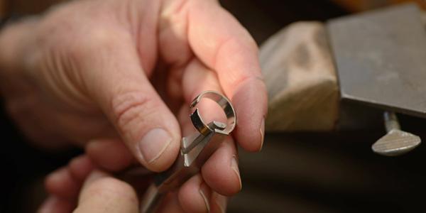 Sormuksen pienennys, sormuksen pienentäminen