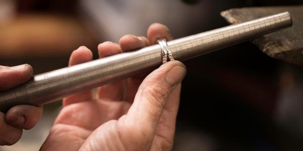 Sormuksen suurentaminen