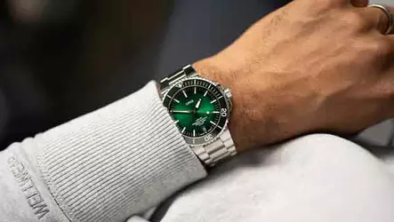 Oris Aquis Date Calibre 400 01 400 7763 4157-07 8 24 09PEB - Oris miesten rannekellot - 7612611035581 - 2