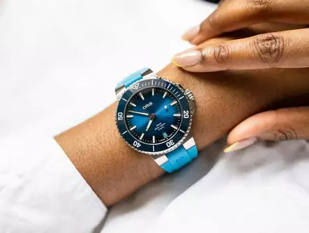 Oris Aquis Date Calibre 400 Sininen - Oris miesten rannekellot - 7612611035994 - 2