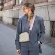 Aarni olkalaukku hirvennahka taupe/kulta - Laukut - 6430066271467 - 2
